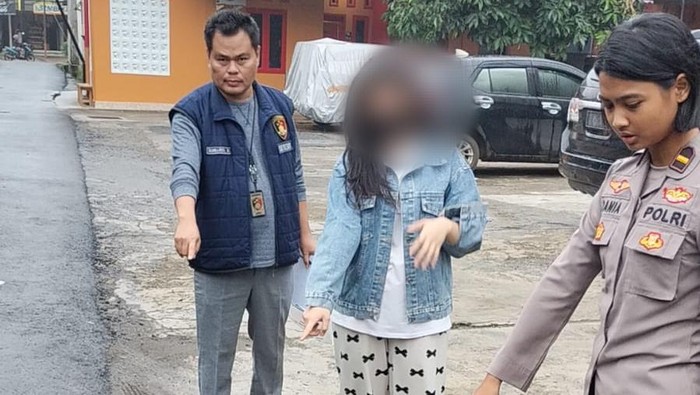 Pihak kepolisian melakukan olah TKP dengan pelaku DW di Lubuklinggau