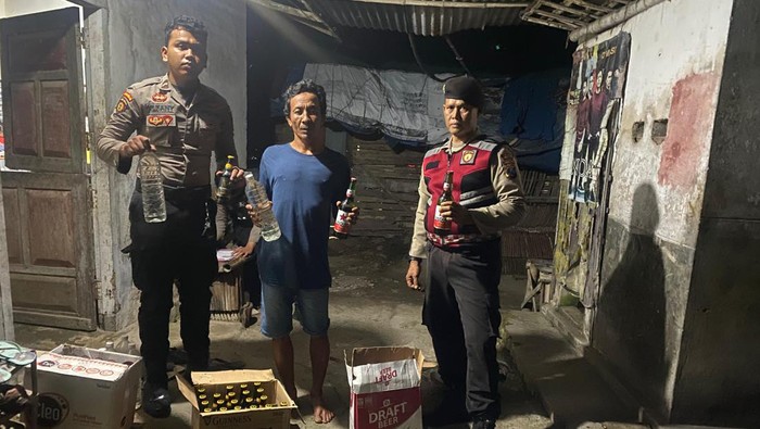 polres jombang amankan pedagang miras