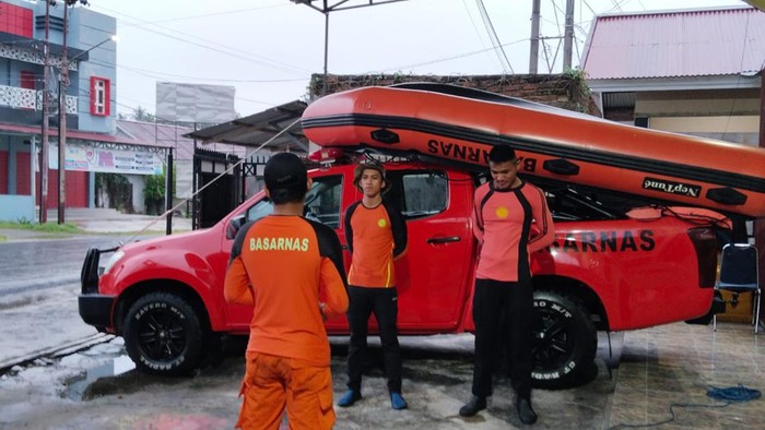 Pemuda bernama Ikbal (28) di Kabupaten Poso, Sulawesi Tengah (Sulteng), dilaporkan hilang terseret arus sungai saat hendak menyelamatkan sapi peliharaannya yang hanyut.