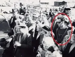 Potret yang Diklaim Jadi Bukti Mesin Waktu