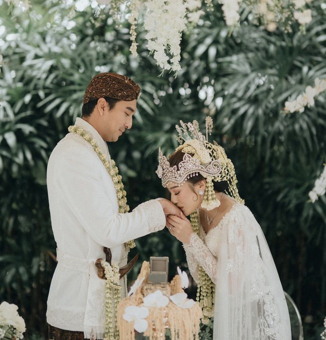 Hubungan Salshabilla dan Ibrahim Risyad atau yang akrab disapa Ohim sebelumnya sempat jadi perbincangan. Salsha sempat digosipkan menjadi orang ketiga diantara Ohim dan Dewi Paramita. Ohim dan Paramita diketahui sudah berpacaran selama 7 tahun sebelum akhirnya memutuskan berpisah. Foto: Instagram/@salshabillaadr