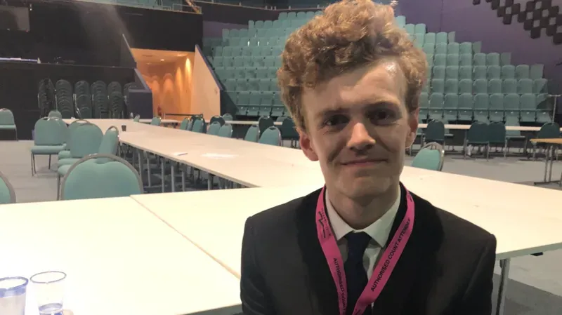 Sam Carling, anggota parlemen termuda di Inggris, 2024. (Emma Baugh/BBC)