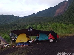 Sensasi Berkemah di Pasir Datar, Bromonya Jawa Barat