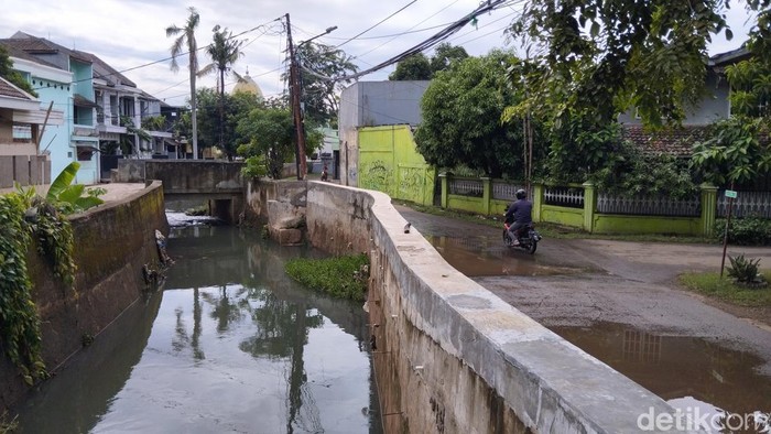 Suasana terkini usai banjir di Tangsel, Minggu (7/7/2024). (Fawdi/detikcom)