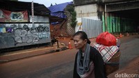 Sebelumnya, Kapolsek Pesanggrahan Kompol Tedjo Asmoro memastikan tak ada korban dalam peristiwa tersebut.