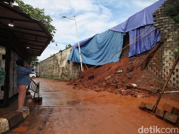 Tebing di Tol Bintaro Jaksel Longsor, Begini Kondisinya