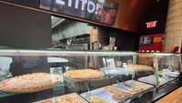 Di sini pengunjung bisa menikmati sup, makanan pembuka lainnya, aneka pizza, salad, panini, hingga pasta. Foto: onlyinyourstate.com