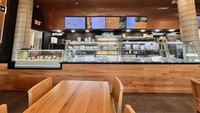 Di Florida, Amerika Serikat, ada tempat makan pizza yang menawarkan pengalaman makan berbeda. Lokasinya di Davie, Kompleks University Pointe. Foto: onlyinyourstate.com