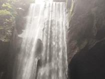 Pesona Goa Rajo: Kolam Alami dan Air Terjun di Balik Dinding Gua