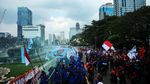 Aksi Buruh Tuntut UU Cipta Kerja Dicabut di Patung Kuda