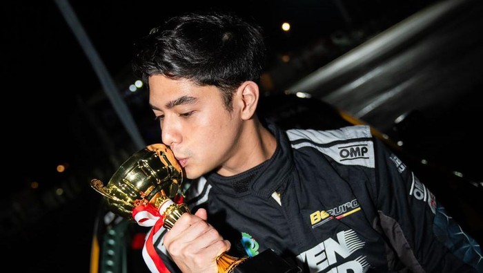 Al Ghazali naik podium ketiga dalam balapan debut bareng Seven Speed Motorsport di D1GP, Sabtu-Minggu (6-7 Juli).