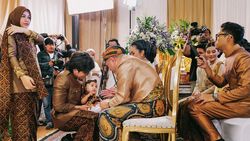 Atta Halilintar-Aurel Gelar Tedak Siten Azura, Kakek-Nenek Full Team Kumpul