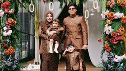 Atta Halilintar-Aurel Gelar Tedak Siten Azura, Kakek-Nenek Full Team Kumpul Atta Halilintar-Aurel Gelar Tedak Siten Azura, Kakek-Nenek Full Team Kumpul
