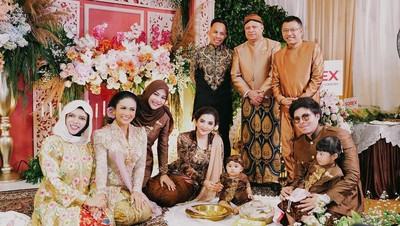 Atta Halilintar-Aurel Gelar Tedak Siten Azura, Kakek-Nenek Full Team Kumpul