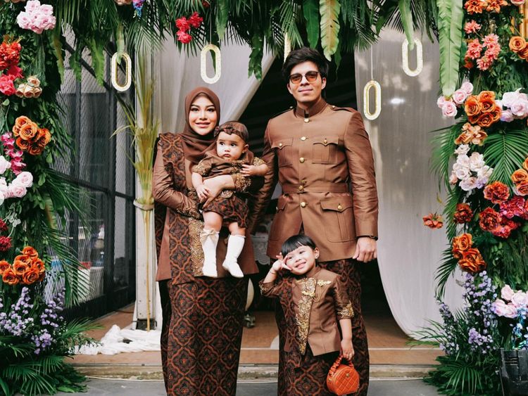 8 Foto Tedak Sinten Azura Anak Atta-Aurel, Penampilan Ashanty Bikin Salfok