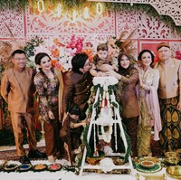 Azura Humaira Nur Atta sendiri diketahui lahir pada 11 Oktober 2023. Sebentar lagi anak kedua Atta dan Aurel itu akan berusia 9 bulan. Foto: Instagram/@aurelie.hermansyah