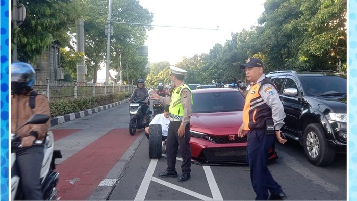 Jalan Salemba Terhambat: Ban Lepas sebabkan Kemacetan Arah Senen