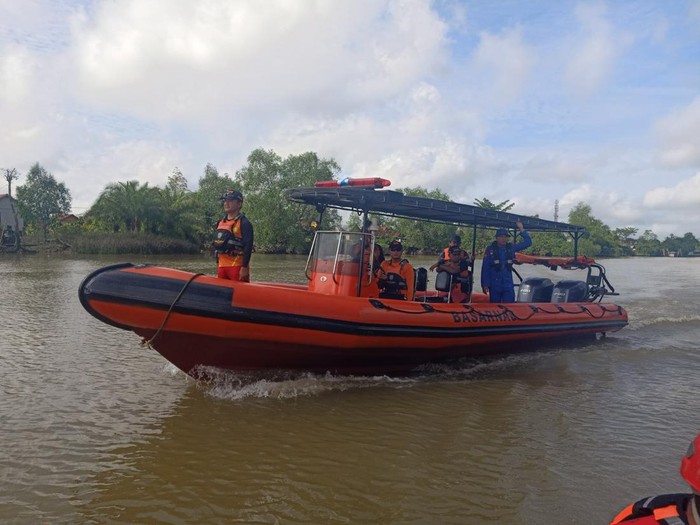 Basarnas menyisir lokasi kenek speed boat hilang di Sungai Musi