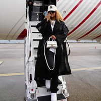 Brenda sendiri adalah seorang musisi yang dikenal dengan nama King Nasty. Dalam berbagai postingan, ia sering menampilkan hal-hal kontroversial yang dianggap tabu di negaranya. Seringkali Brenda terlihat menikmati gaya hidup mewah selagi bepergian ke luar negeri dengan pesawat pribadi. Foto: Instagram @kingnastyy