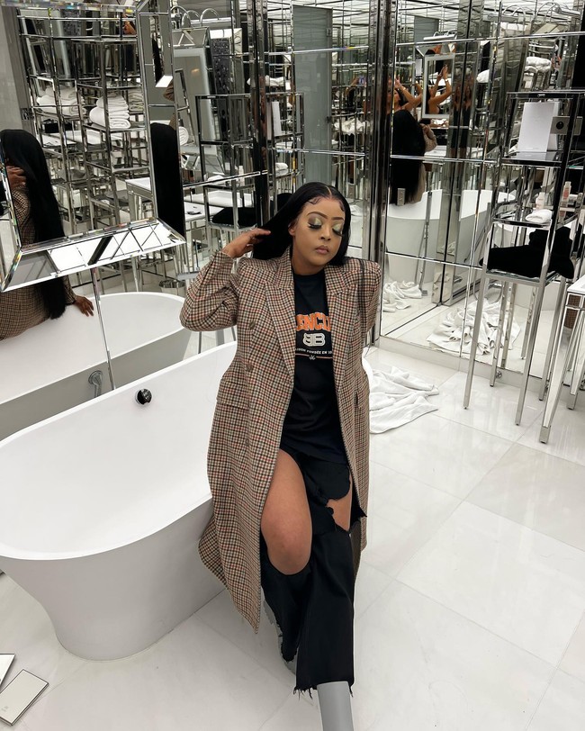 Dalam postingan, ia menulis, PS: Aku akan gila karenamu dan aku ingin dunia tahu. Brenda pun mematikan kolom komentar. Foto: Instagram @kingnastyy