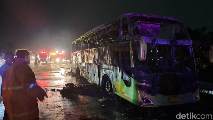 Bus Jurusan Sumenep Jakarta Terbakar di Tol Jomo