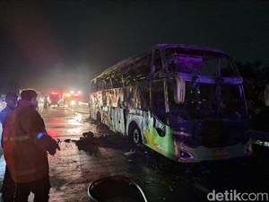 Kebakaran Bus Gunung Harta di Tol Jomo Gegara Korsleting Listrik