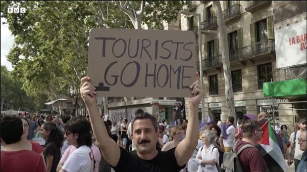 Demo mass tourism di Barcelona