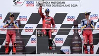 Marquez bersaudara hanya kalah dari Francesco Bagnaia yang jadi pemenang di MotoGP Jerman 2024. (Foto: Getty Images/Mark Wieland)