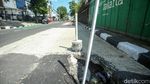 Hati-hati! Ada Lubang di Tengah Jalan Kampung Melayu Besar Jakarta