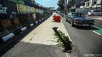 Hati-hati! Ada Lubang di Tengah Jalan Kampung Melayu Besar Jakarta