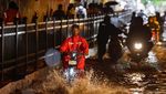 Hujan Monsun Picu Banjir hingga Ganggu Transportasi di Mumbai India