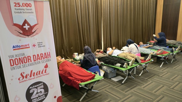 HUT Ke-25, Alfamart Gandeng PMI Kumpulkan 25.000 Kantong Darah