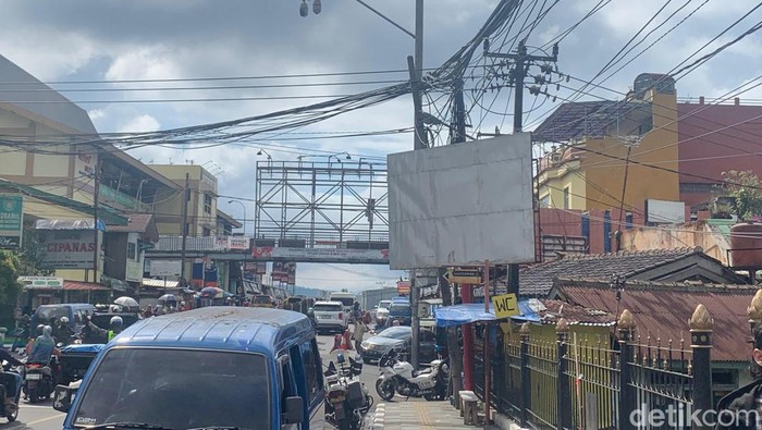 Iklan Miras dicabut dari papan reklame di Cipanas