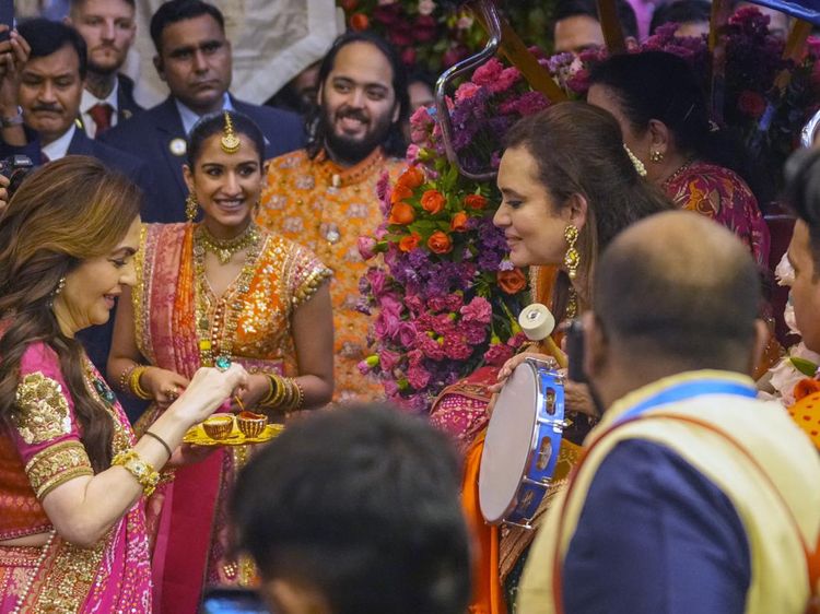 Foto: Meriah Prosesi Adat Jelang Pernikahan Putra Crazy Rich Asian di India