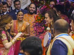 Foto: Meriah Prosesi Adat Jelang Pernikahan Putra Crazy Rich Asian di India