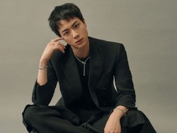Pesona Jin BTS Jadi Global Ambassador Pertama Fred Jewelry, Auto Sold Out