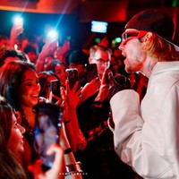 Dalam foto yang diunggah Justin Bieber ke Instagram, pelantun Love Yourself itu terlihat dicintai penonton di pesta pranikah Anant Ambani dan Radhika Merchant yang digelar di Jio Convention Centre pada akhir pekan kemarin. Foto: Dok. Instagram Justin Bieber