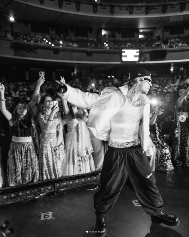 Tak hanya bintang Bollywood. Hadir pula Justin Bieber untuk menghibur para tamu dengan aksi panggungnya. (Foto: Instagram/@justinbieber)