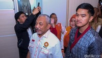 Ketika ditanya mengenai ada atau tidaknya pembahasan Pilkada dalam pertemuan nanti, pihak PKS bicara kemungkinan hal itu ada.   