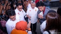 Kaesang menyambangi kantor DPP PKS, Jalan TB Simatupang, Jakarta, Senin (8/7/2024). Kedatangan Kaesang disambut Presiden PKS Ahmad Syaikhu.  