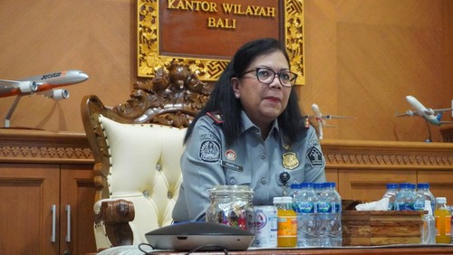 Kakanwil Kemenkumham Bali, Pramella Yunidar Pasaribu, mengikuti rapat virtual Kemenko Marves mengenai family office, Senin (8/7/2024). (Dok. Kanwil Kemenkumham Bali)