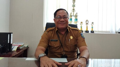 Kepala Balai Pemeliharaan Jalan Provinsi Wilayah Pulau Lombok, Kusnadi, saat ditemui di ruang kerjanya, Senin sore (8/6/2024). (Ahmad Viqi/detikBali)