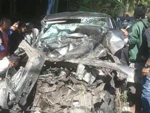 Detik-detik Kecelakaan Maut Bus Vs Innova di Padang, 1 Tewas-3 Terluka
