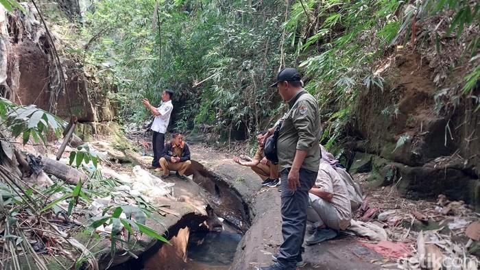 Kondisi terkini air sungai di Malang yang mendadak berubah warna merah