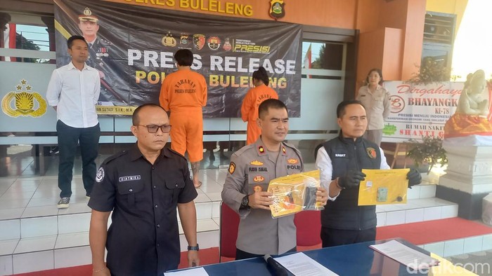 Konferensi pers pengungkapan kasus narkotika di Mapolres Buleleng, Senin (8/7/2024). (Made Wijaya Kusuma/detikBali)