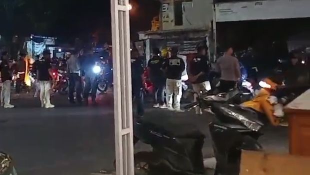 Konvoi massa beratribut silat