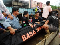 Korban Tewas Longsor Tambang Emas Ilegal di Gorontalo Dievakuasi