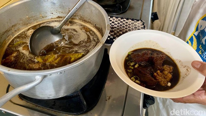 Kuluk Kuluk Rumahan: Hidden Gem Depok! Rujak Cingur hingga Rawon Enak Buatan Ibu