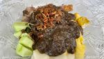 Mantap! Rujak Cingur dan Tahu Campur Enak Buatan Ibu 70 Tahun
