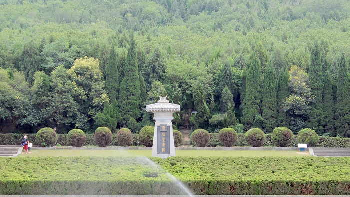 Makam Kaisar Pertama China
